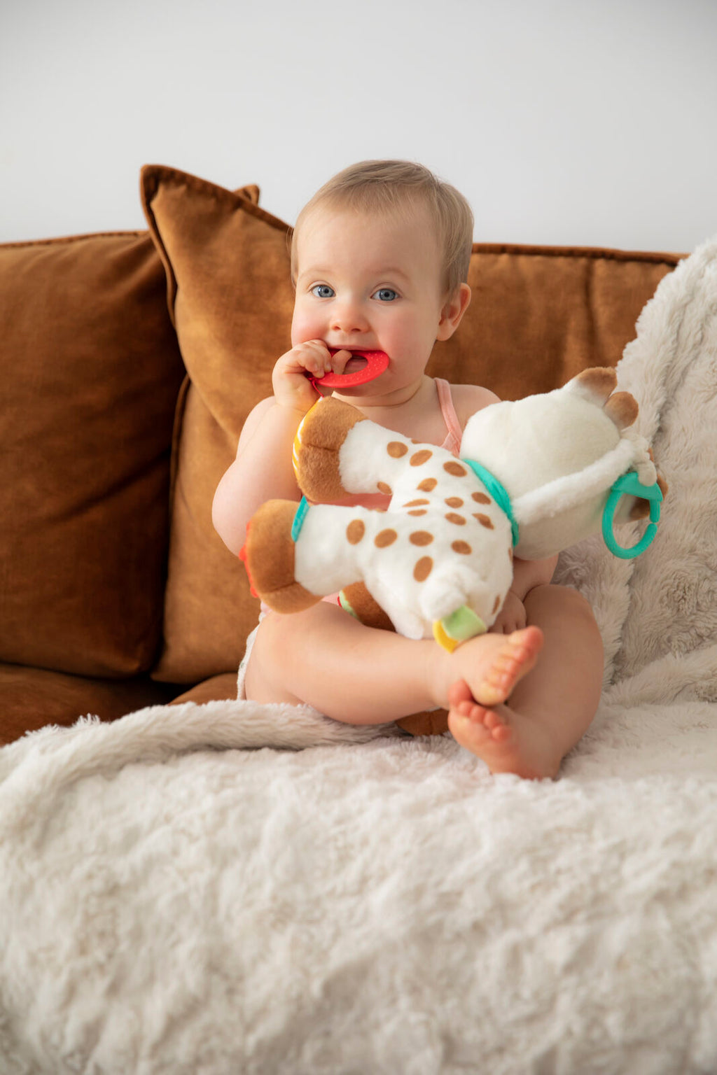 Βρεφικό Λούτρινο παιχνίδι Σόφι η καμηλοπάρδαλη με δραστηριότητες 0+μηνών Sophie la Girafe