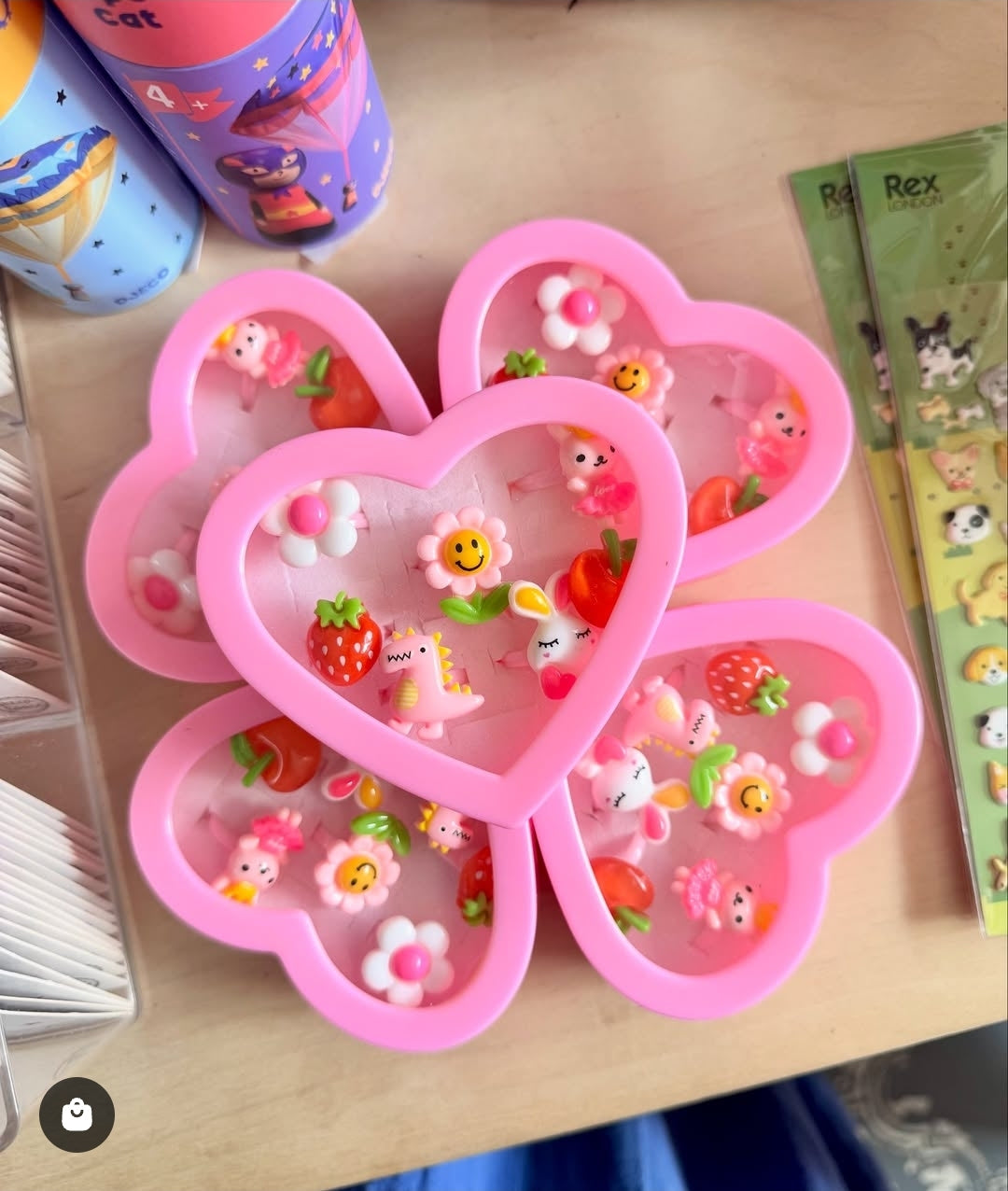 Σετ 7 Παιδικά δαχτυλίδια σε κασετίνα καρδιά