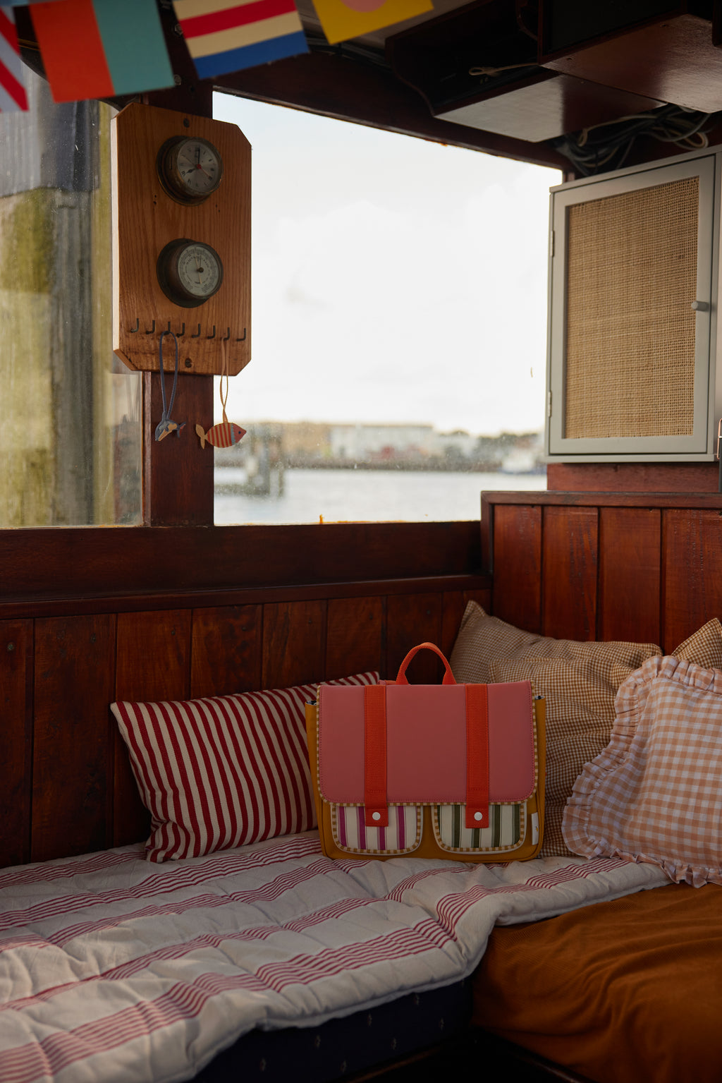 Ρετρό παιδική σχολική τσάντα coral pink + submarine yellow 32x8x23,5εκ. Sticky Lemon