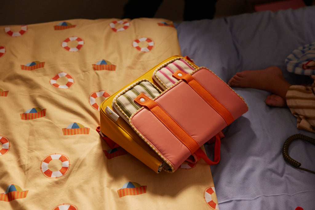 Ρετρό παιδική σχολική τσάντα coral pink + submarine yellow 32x8x23,5εκ. Sticky Lemon