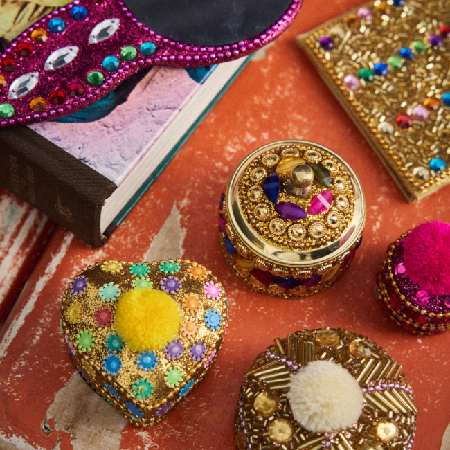 Small pink box with gemstones 4 cm