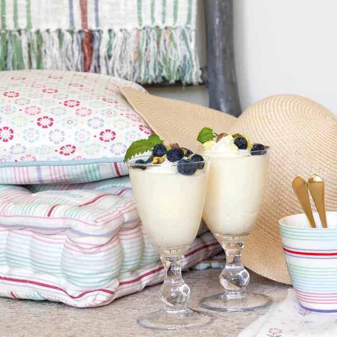 Box cushion Leonine pale blue 50x50x10cm