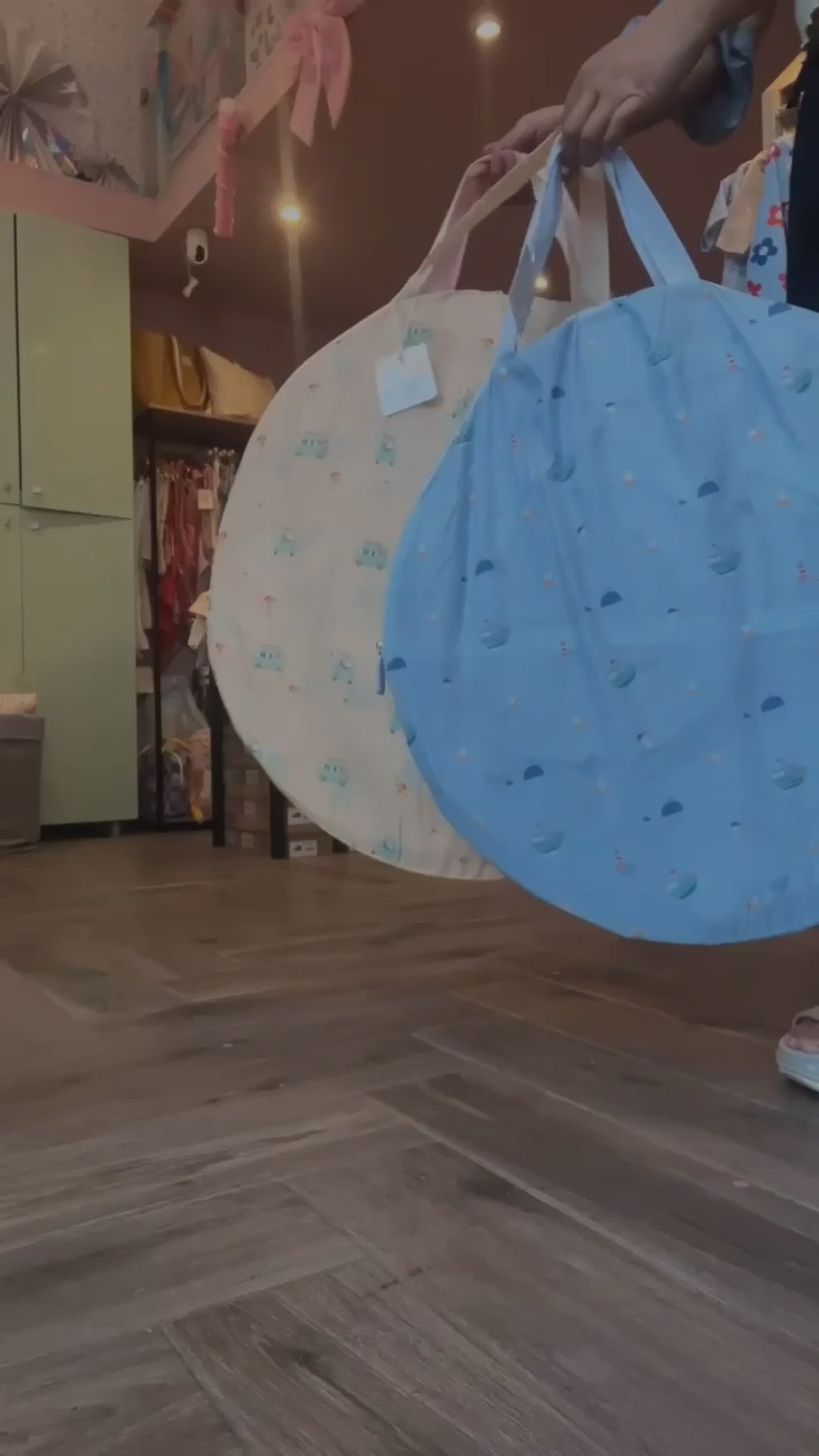 Παιδική Mini σκηνή παραλίας pop-up με τούλι 90x90εκ. Strawberries 10Μ+ Monnëka