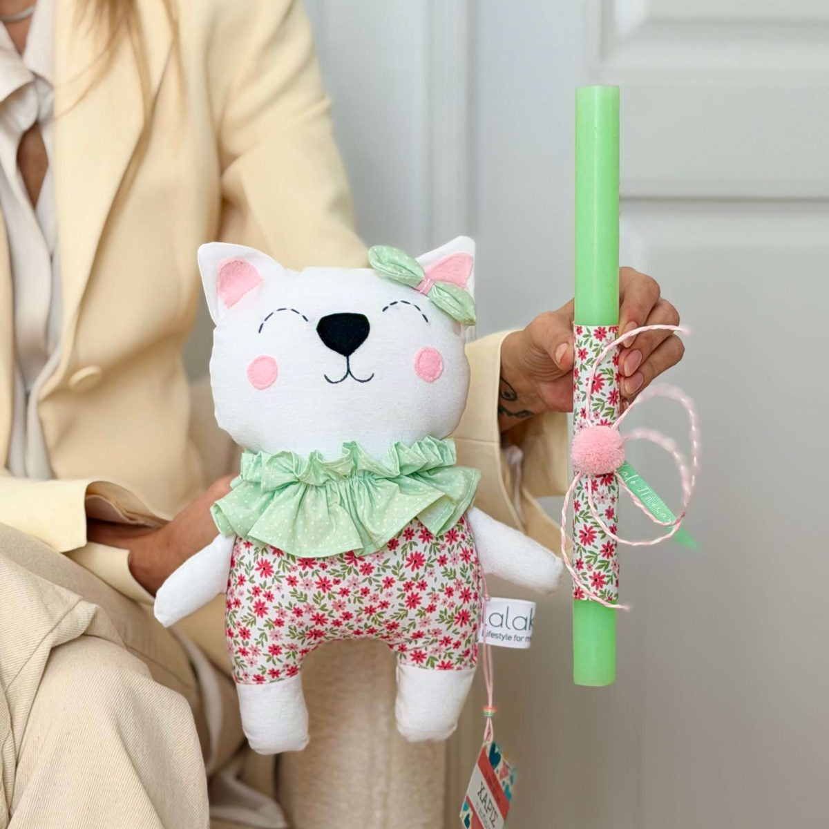 Handmade Easter candle Haris, the cuddler