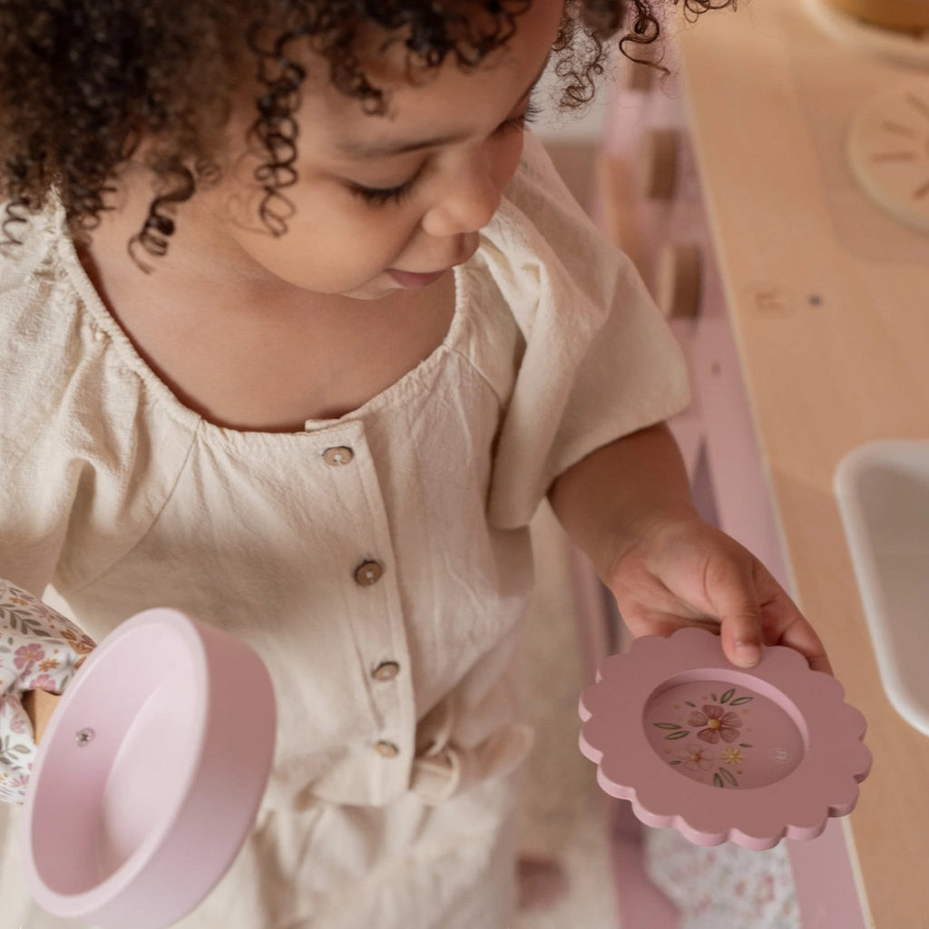Wooden kid's toy Pink kitchen with play accessories 70.5x30x83 cm 3+ years Little Dutch