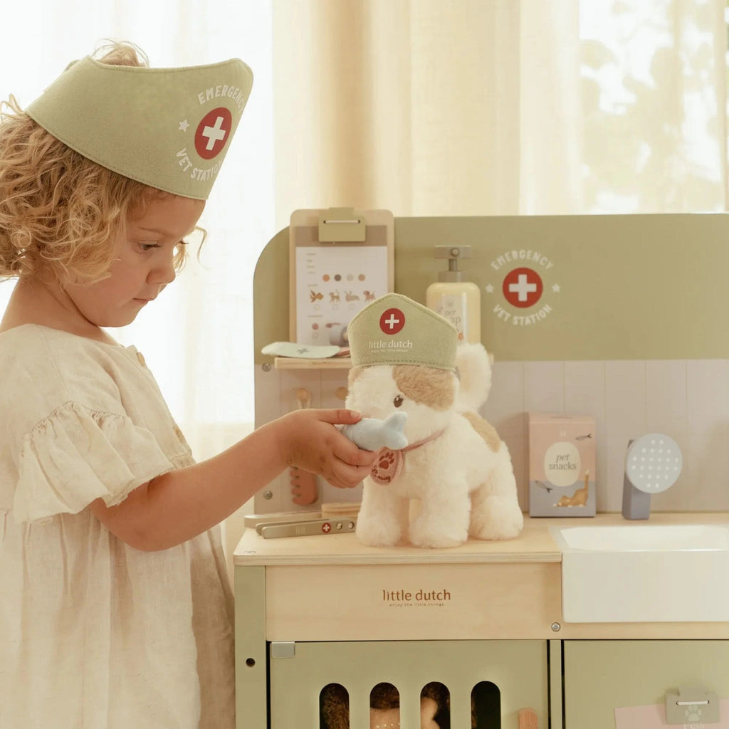 Wooden kid's toy Veterinary clinic 50.5x83.2x28.5 cm 3+ years Little Dutch