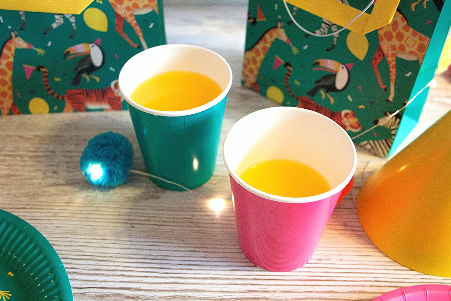 Talking Tables. Colorful Cups