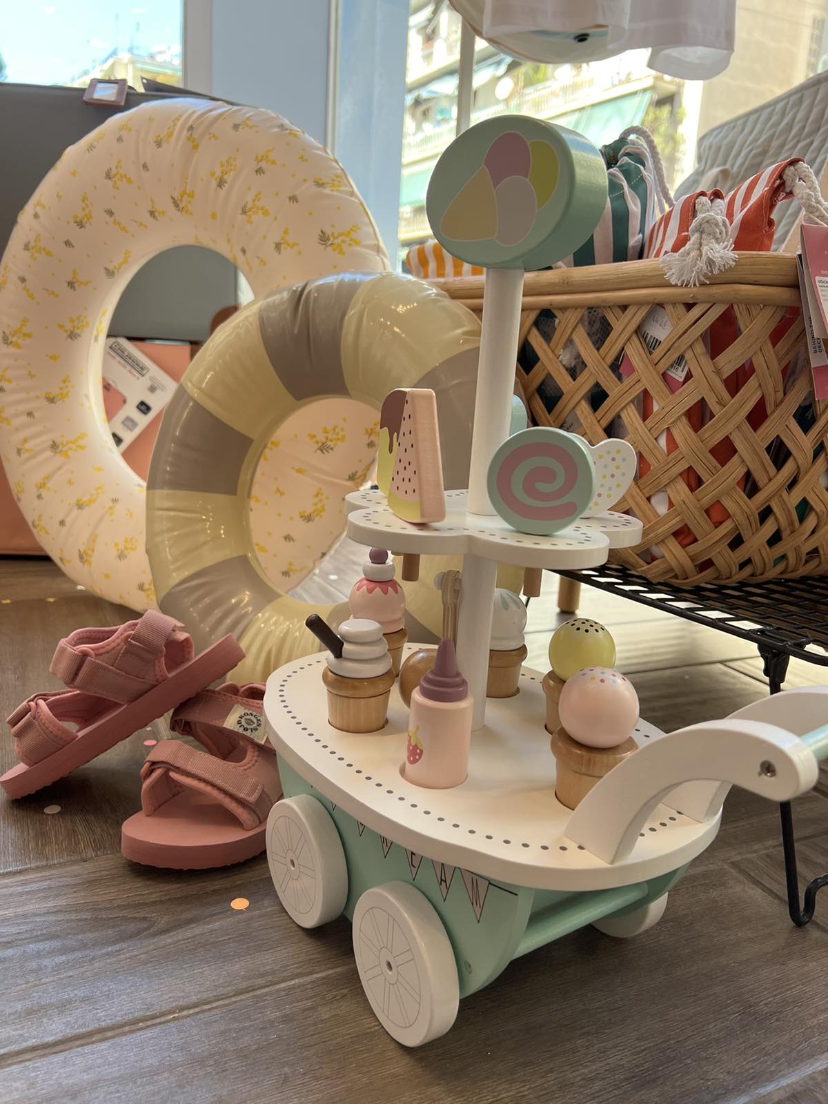 Wooden Children's Toy Ice Cream Trolley 31x18x40cm Jabadabado W7112 
