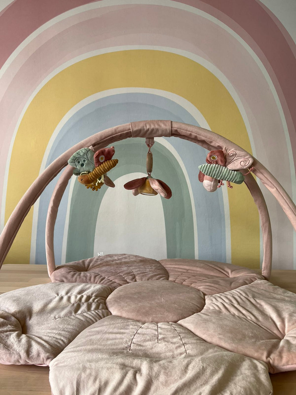 Ψηφιακή φωτο-ταπετσαρία τοίχου Rainbow Pink 300X280cm για το παιδικό δωμάτιο Little Dutch