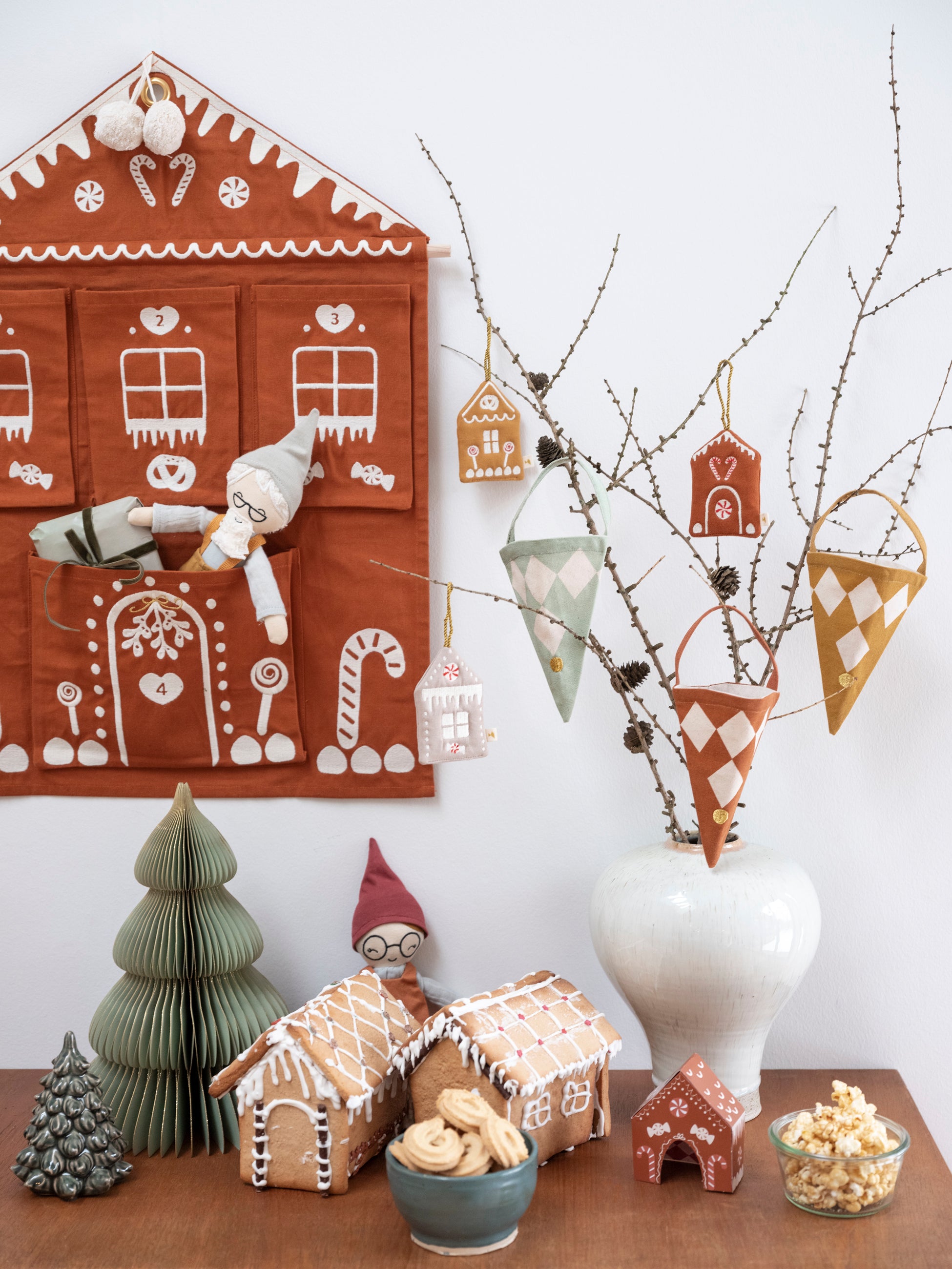 Wall Advent Calendar - Gingerbread House - Cinnamon