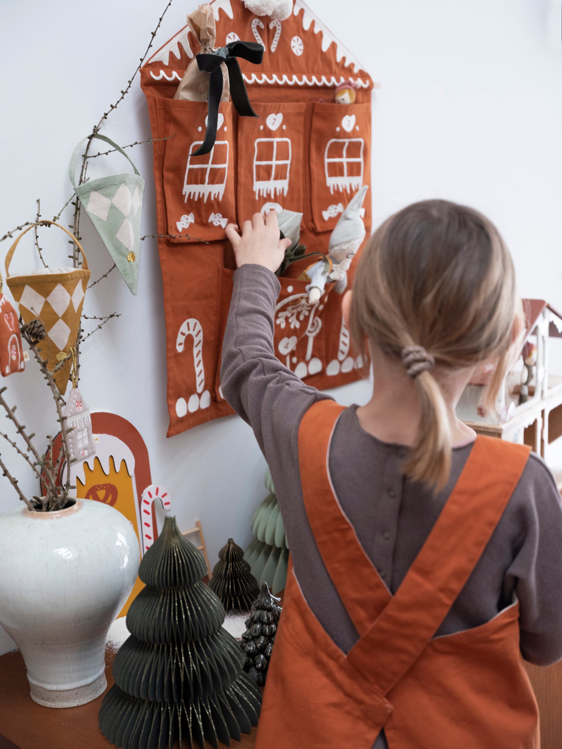 Wall Advent Calendar - Gingerbread House - Cinnamon