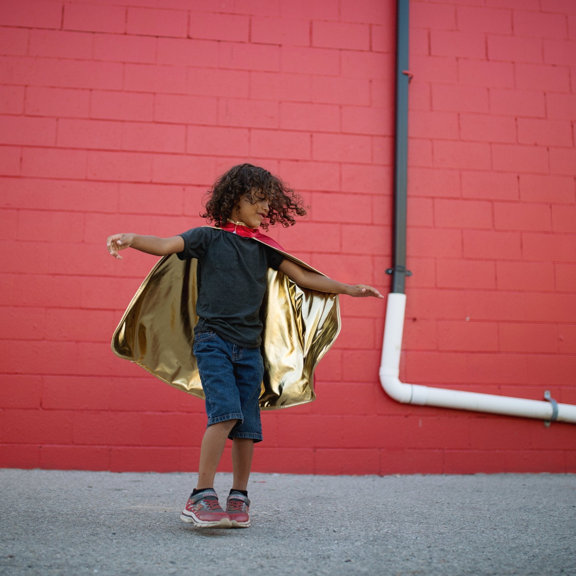 Κόκκινη -Χρυσή Κάπα διπλής όψης Superhero 4-6 ετών