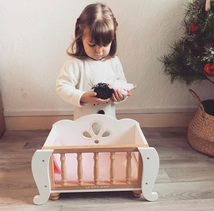 Ξύλινο παιδικό παιχνίδι κούνια για κούκλες 42x24x25cm Le Toy Van LTV-TV 600