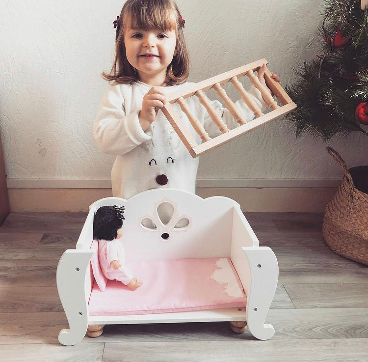 Ξύλινο παιδικό παιχνίδι κούνια για κούκλες 42x24x25cm Le Toy Van LTV-TV 600