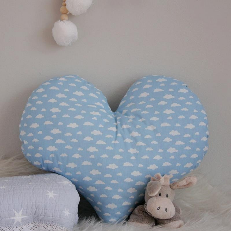 Χειροποίητο sky blue μαξιλάρι καρδιά με σύννεφα 43x37cm