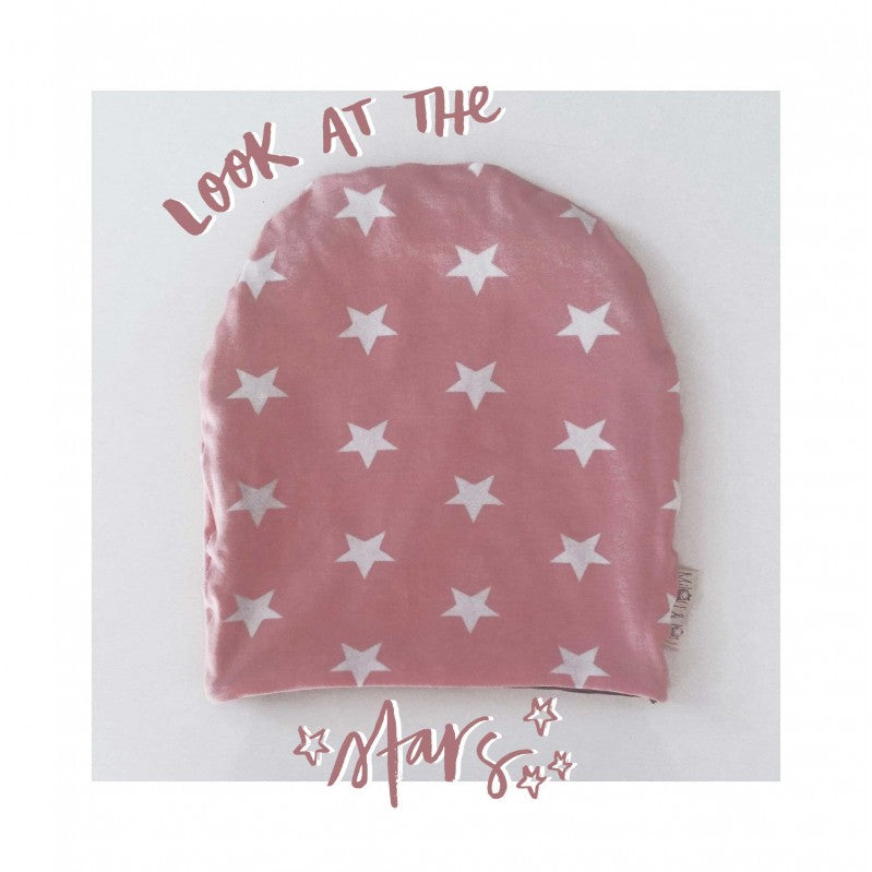 Slouchy beanie with stars print in pink